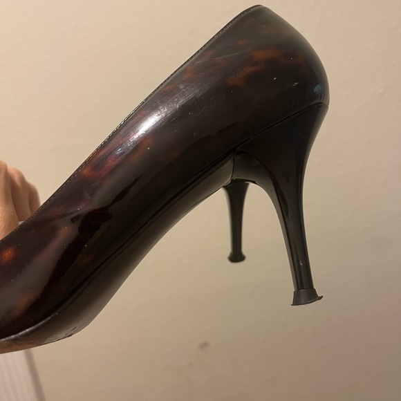 Stuart Weitzman Tortoise Pumps size 8 - Picture 5 of 9